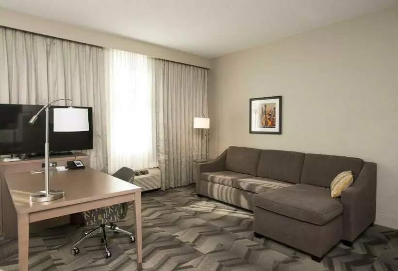 キングサイズベッドのスイートルーム, Hampton Inn & Suites By Hilton Thunder Bay