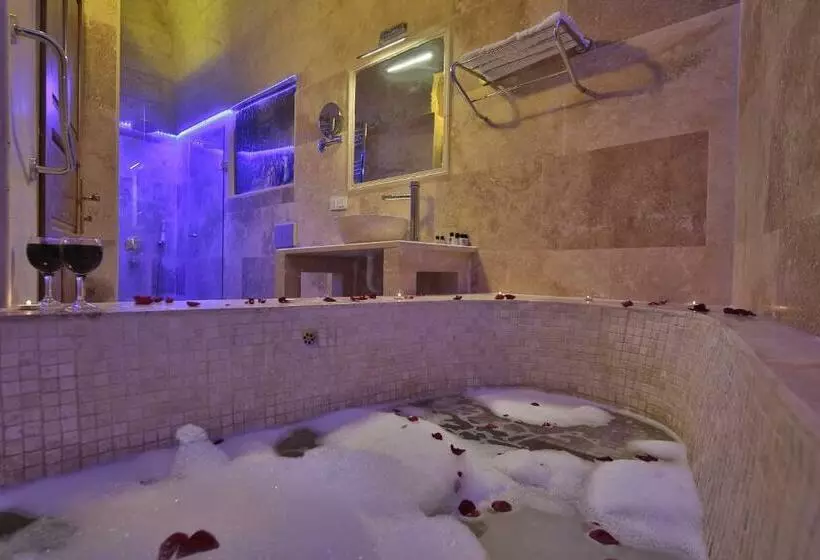 اتاق لوکس, Heaven Cave House   Razziya Evi