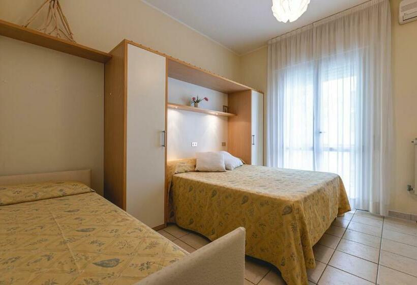 חדר סטנדרט עם מרפסת, Loretta & Dependance