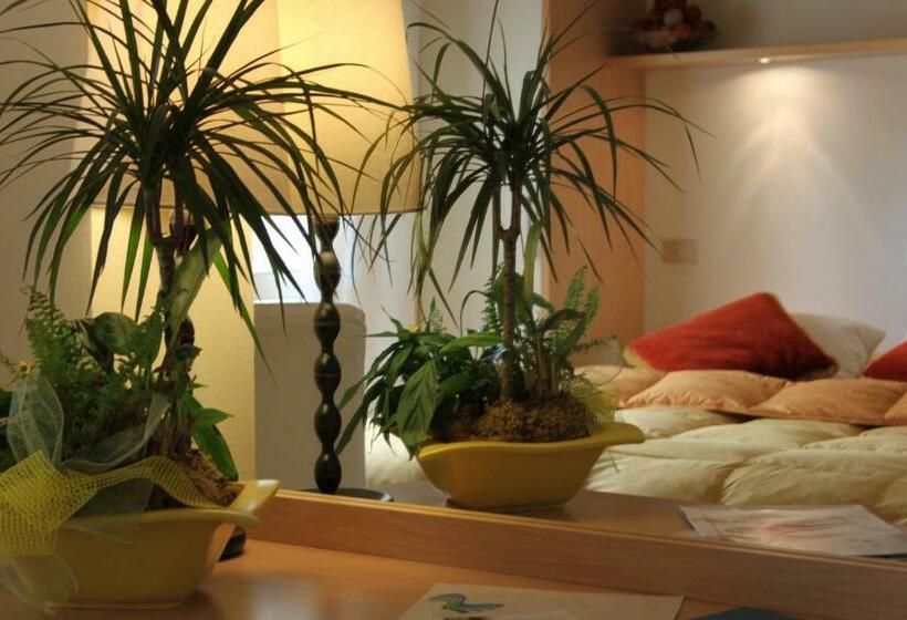 חדר סטנדרט עם מרפסת, Loretta & Dependance