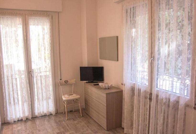 דירת חדר, Loretta & Dependance