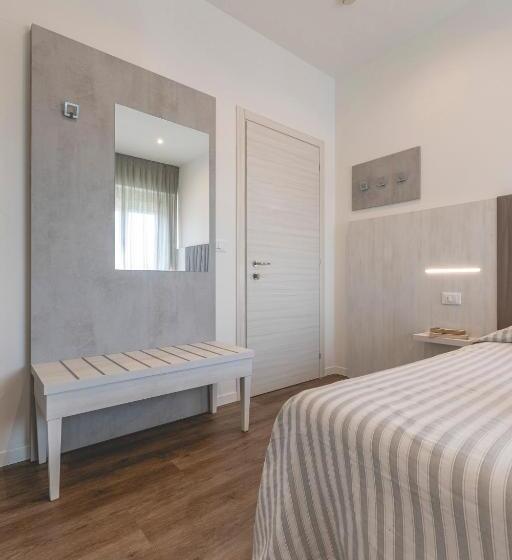 חדר אקונומי, Loretta & Dependance