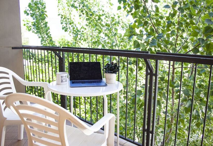 חדר סטנדרט לשלושה עם מרפסת, Loretta & Dependance