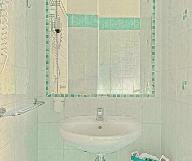 חדר סטנדרט לשלושה עם מרפסת, Loretta & Dependance