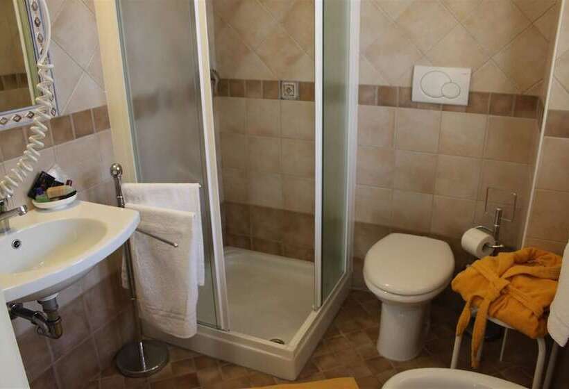 חדר סטנדרט, Loretta & Dependance