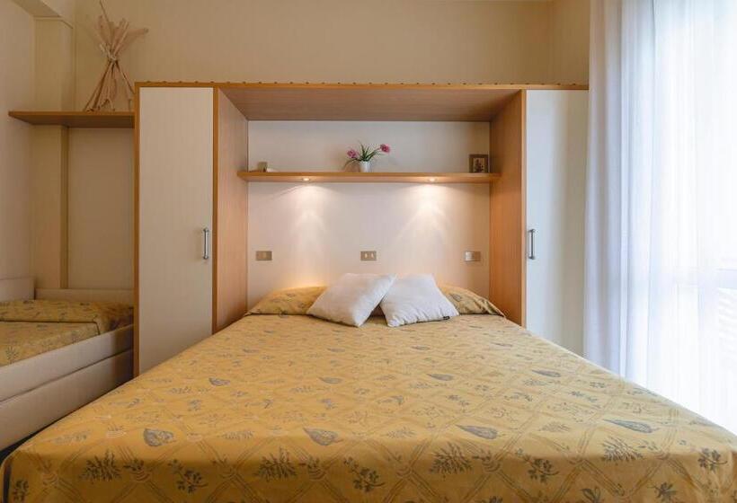 חדר סטנדרט עם מרפסת, Loretta & Dependance