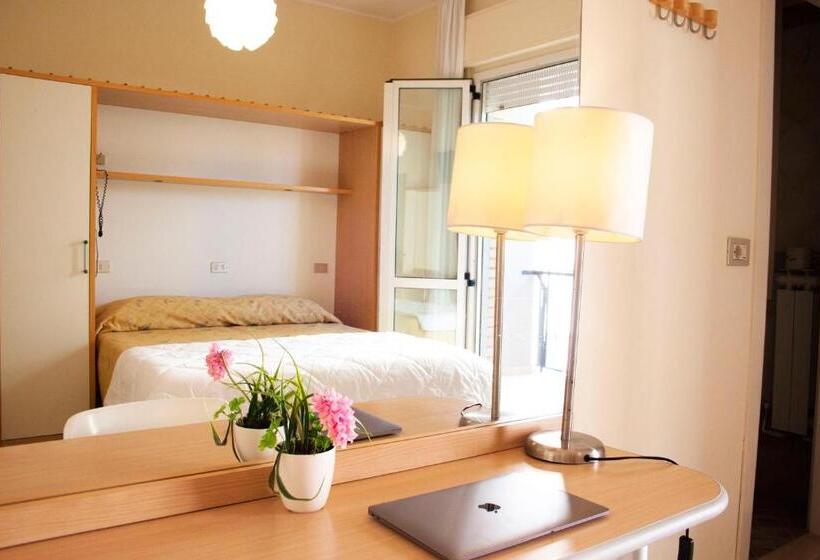 חדר סטנדרט לארבעה, Loretta & Dependance