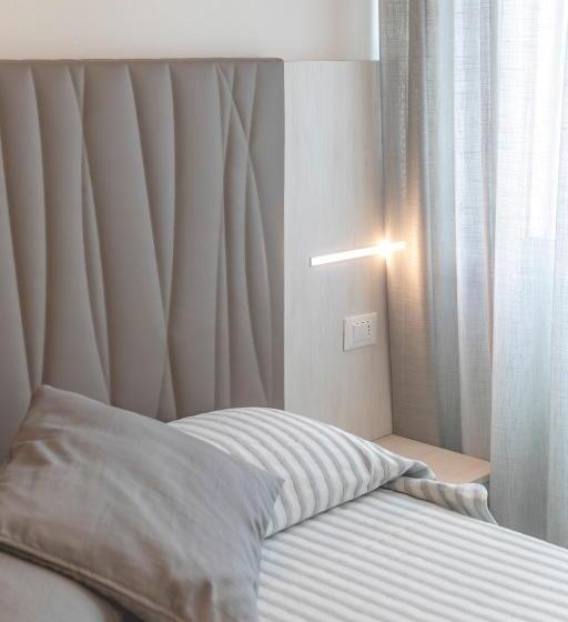 חדר אקונומי, Loretta & Dependance