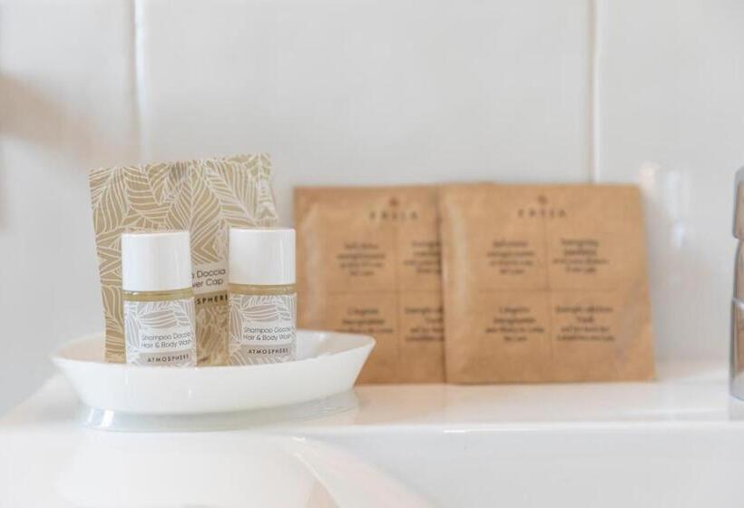 חדר אקונומי, Loretta & Dependance