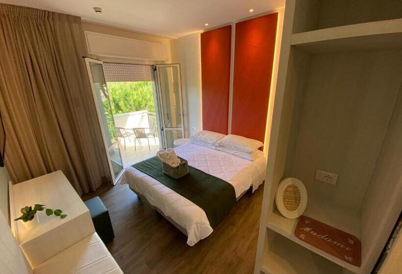 חדר סופריור, Loretta & Dependance