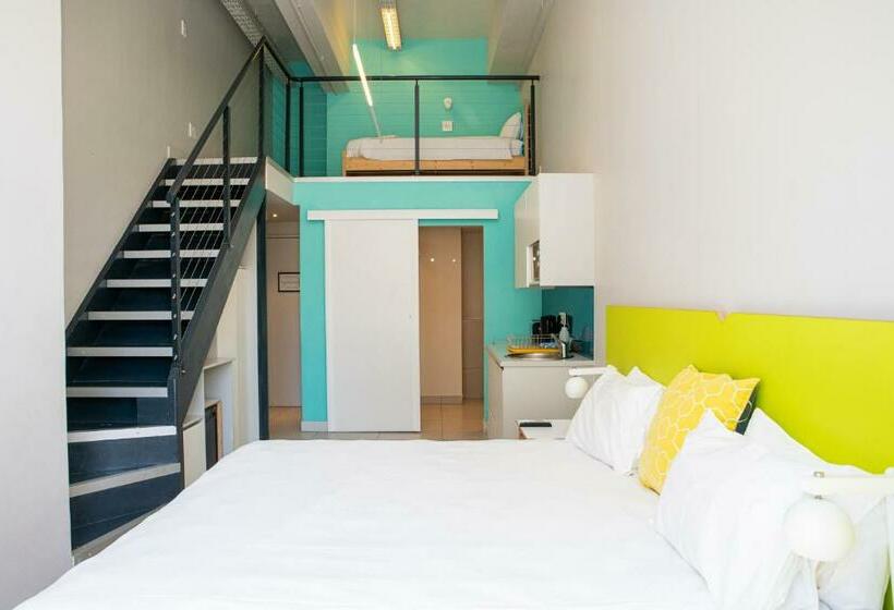 Студия Стандарт, Mojo Hotel & Market