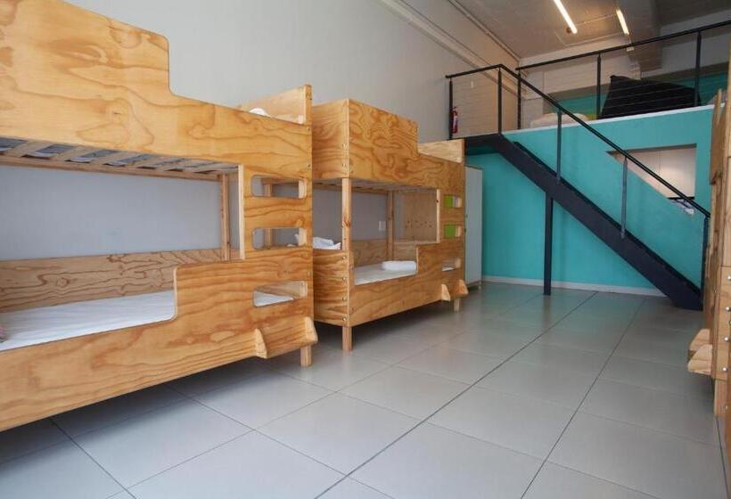 Кровать в Общей Комнате, Mojo Hotel & Market