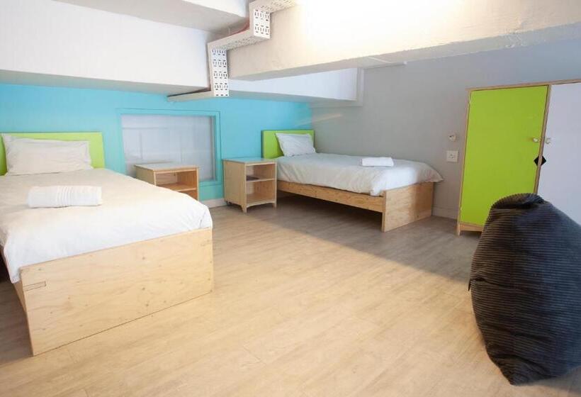 공동 객실, Mojo Hotel & Market