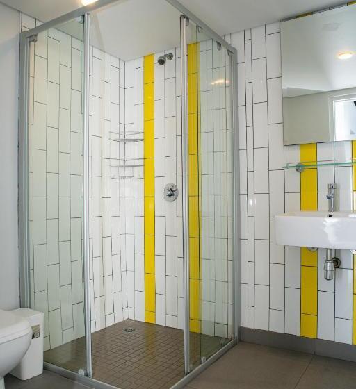 Кровать в Общей Комнате, Mojo Hotel & Market