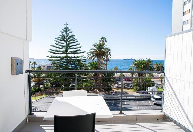 Кровать в Общей Комнате, Mojo Hotel & Market