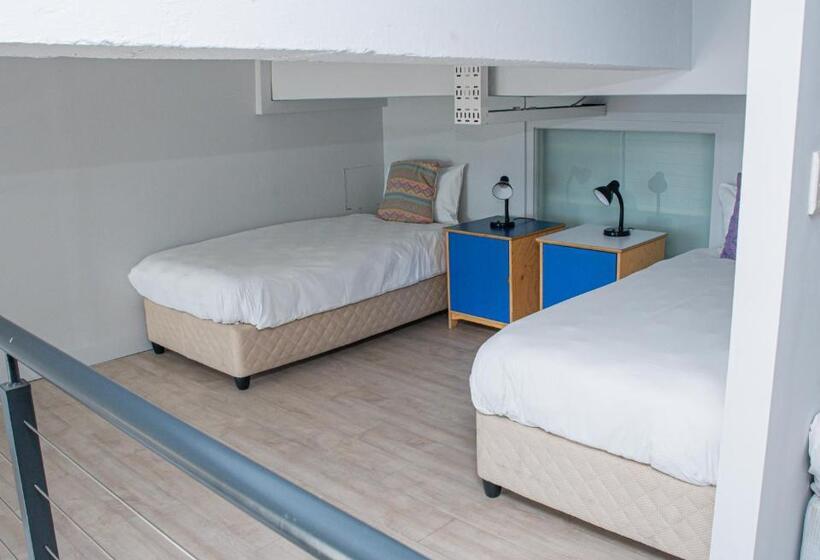 Кровать в Общей Комнате, Mojo Hotel & Market