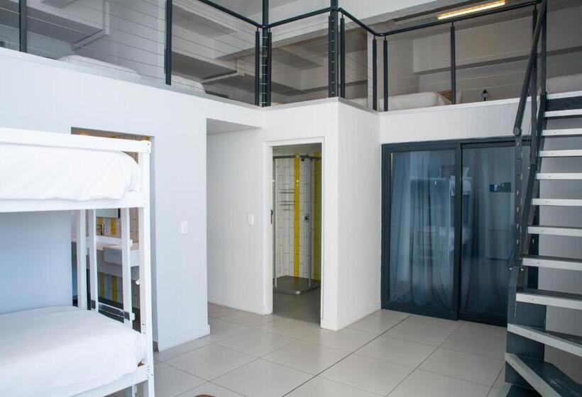 Кровать в Общей Комнате, Mojo Hotel & Market