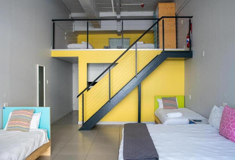 Семейный Номер Вид на Горы, Mojo Hotel & Market