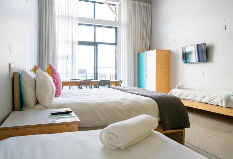 Семейный Номер Вид на Горы, Mojo Hotel & Market