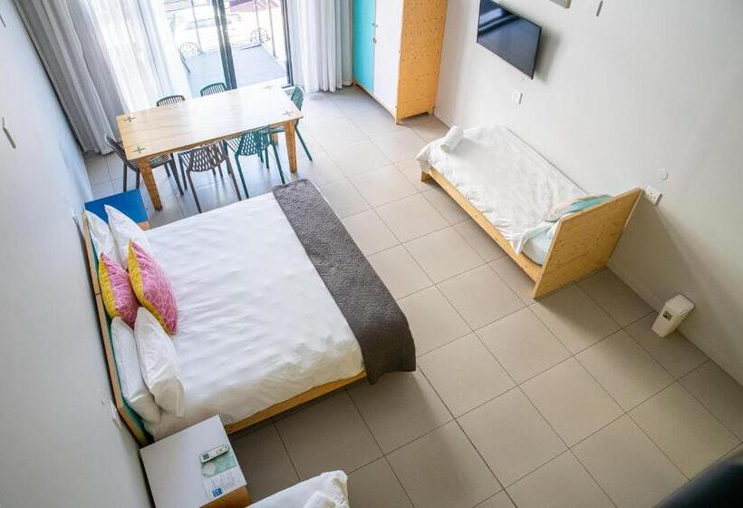 Семейный Номер Вид на Горы, Mojo Hotel & Market