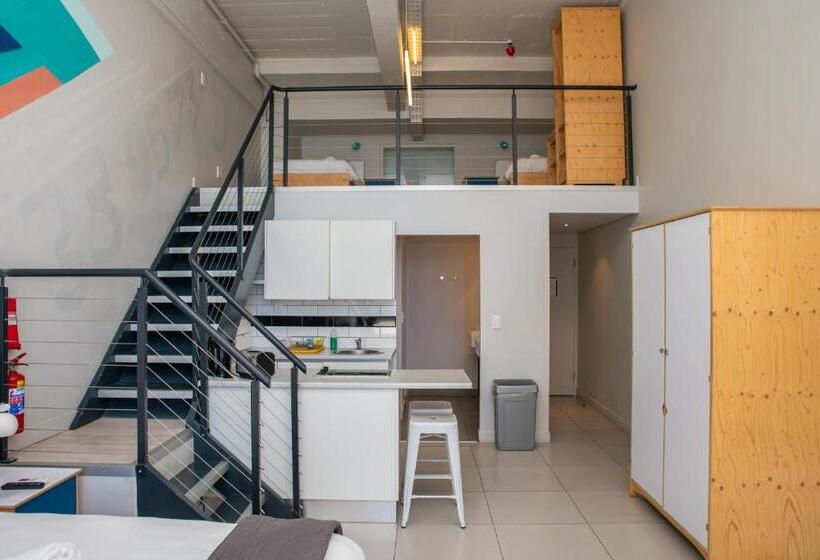 Семейный Номер Боковой Вид на Море, Mojo Hotel & Market