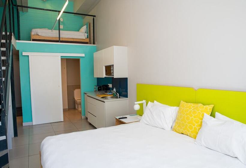 스탠다드 스튜디오, Mojo Hotel & Market