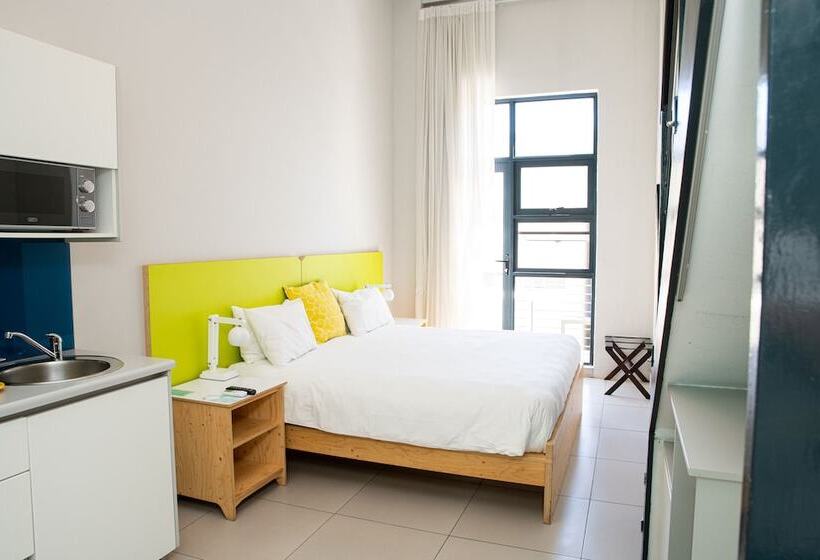 Студия Стандарт, Mojo Hotel & Market