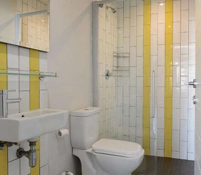 Кровать в Общей Комнате, Mojo Hotel & Market