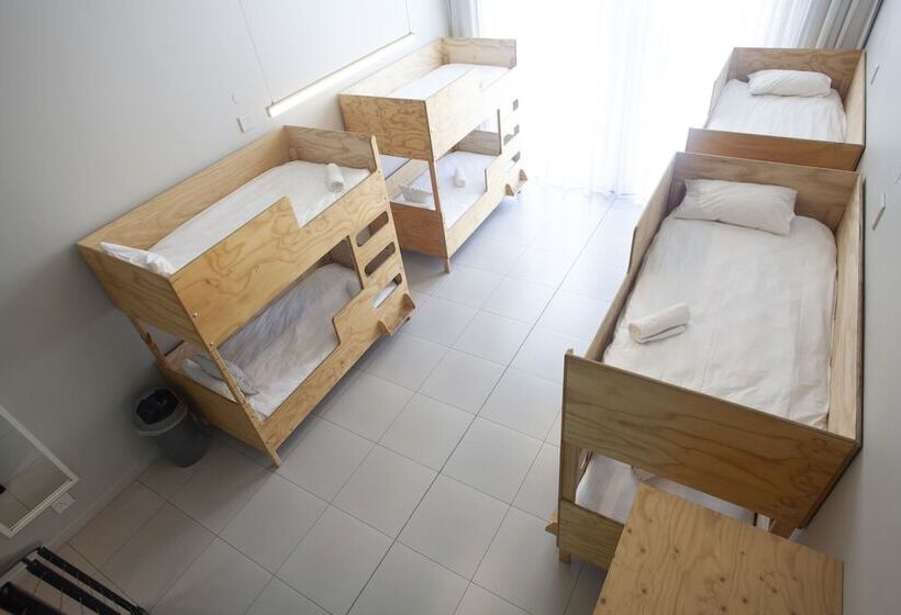 Кровать в Общей Комнате, Mojo Hotel & Market