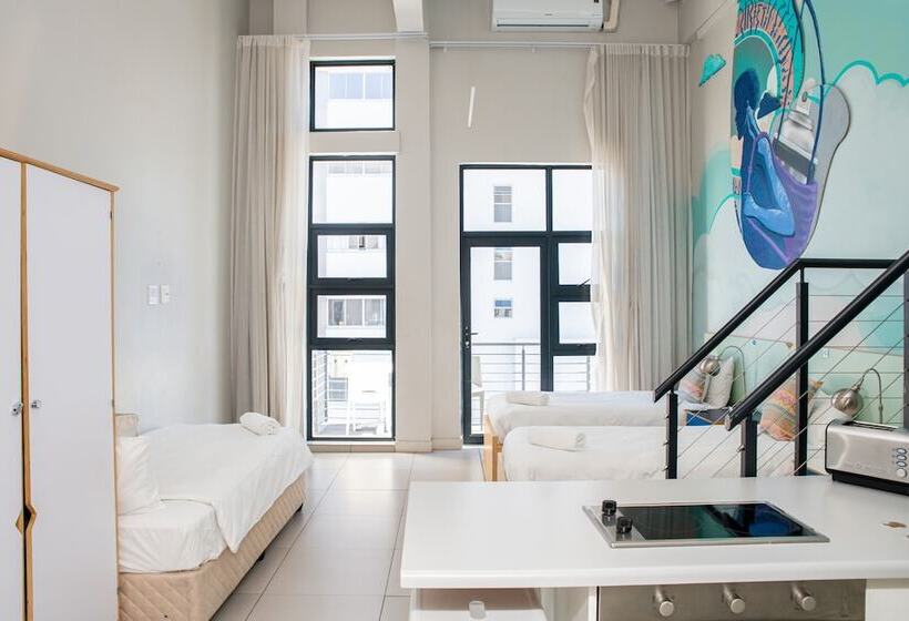 Кровать в Общей Комнате, Mojo Hotel & Market