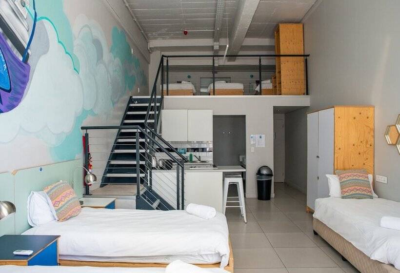 공동 객실, Mojo Hotel & Market