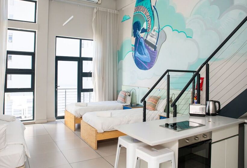 Кровать в Общей Комнате, Mojo Hotel & Market