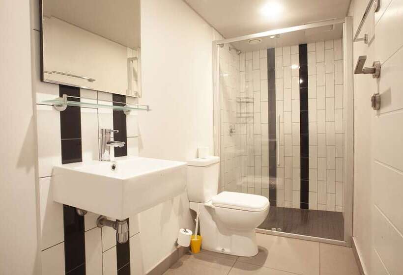 Кровать в Общей Комнате, Mojo Hotel & Market