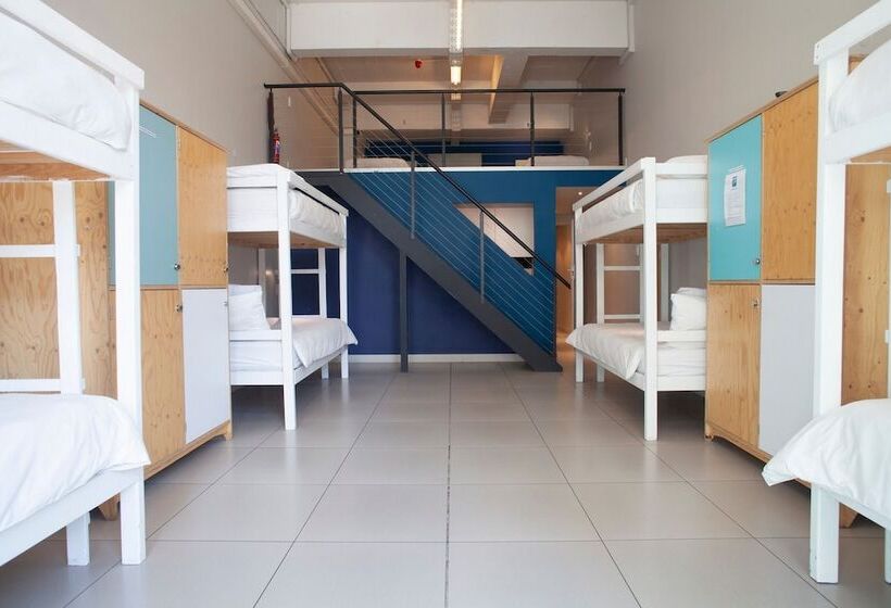 Кровать в Общей Комнате, Mojo Hotel & Market