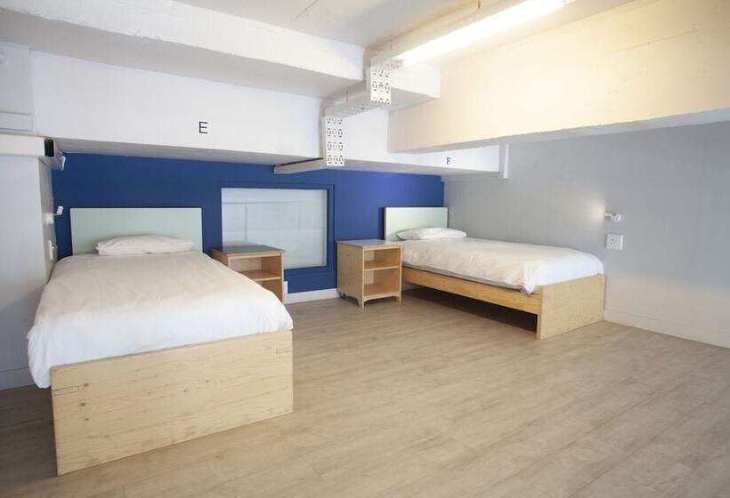 Кровать в Общей Комнате, Mojo Hotel & Market