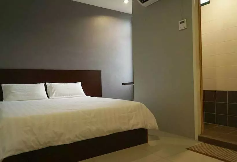 クイーンサイズベッドのスタンダードルーム, One Point Hotel   Rh Plaza