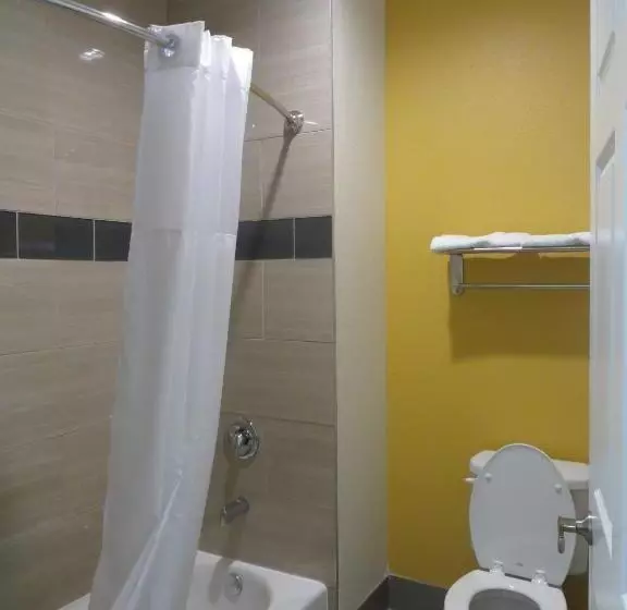 キングサイズベッドのスタンダードルーム, Scottish Inns & Suites Spring   Houston North