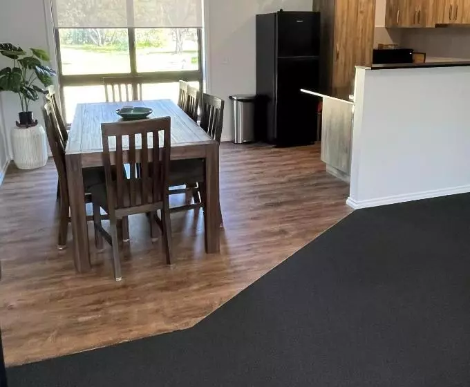 スリーベッドルーム　ヴィラ, Mountain View Motor Inn & Holiday Lodges