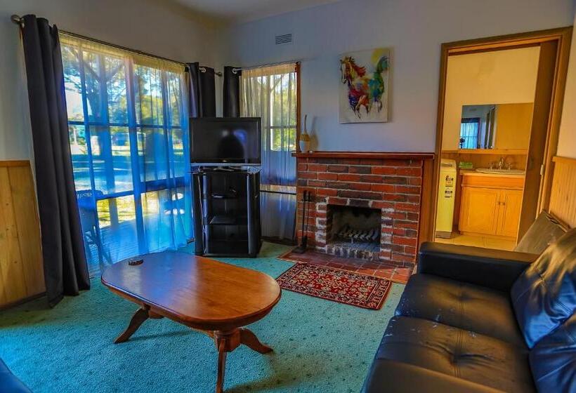 Дом 2 Спальни, Mountain View Motor Inn & Holiday Lodges