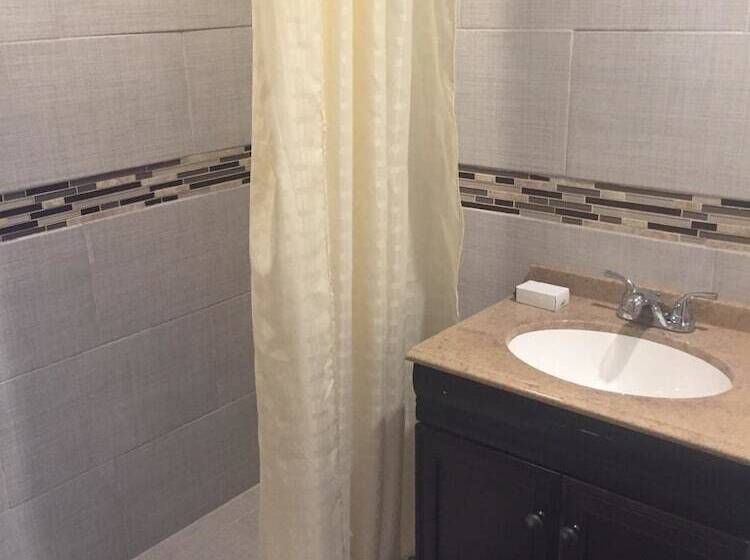 غرفه قياسيه سريرين مزدوجين, Royal Inn