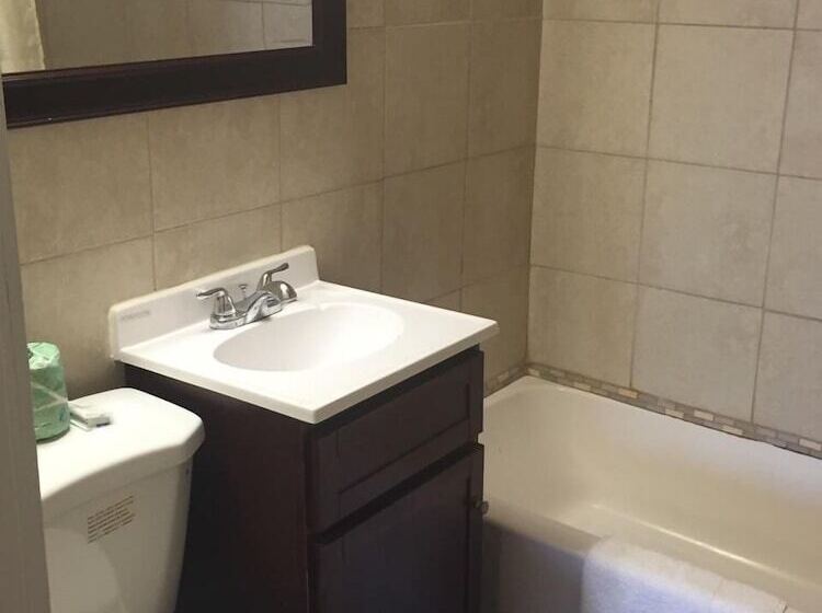 غرفه قياسيه سريرين مزدوجين, Royal Inn