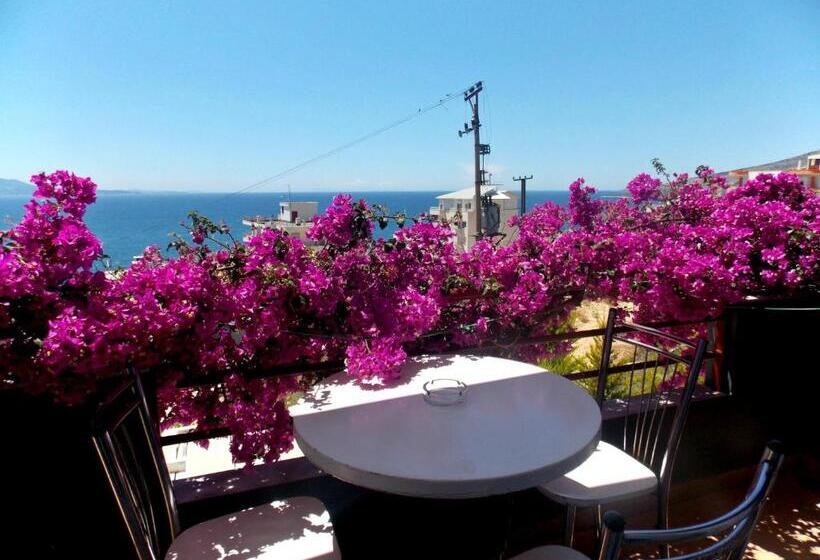 Camera Tripla Classica con Balcone, Villa Doka