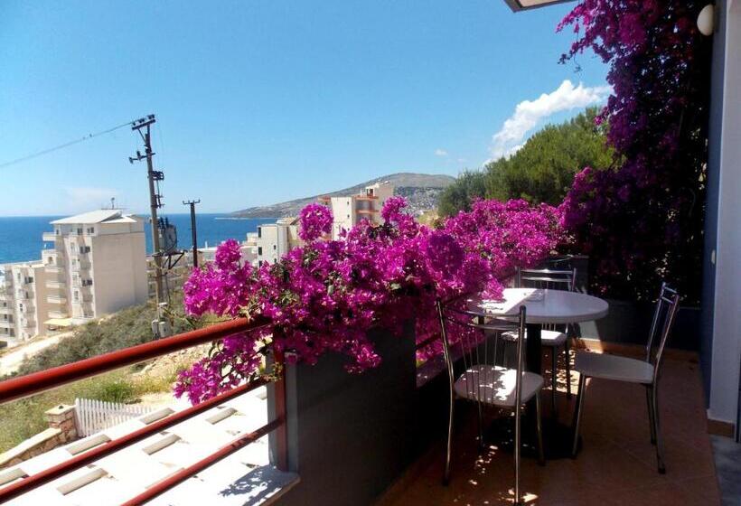 Camera Tripla Classica con Balcone, Villa Doka