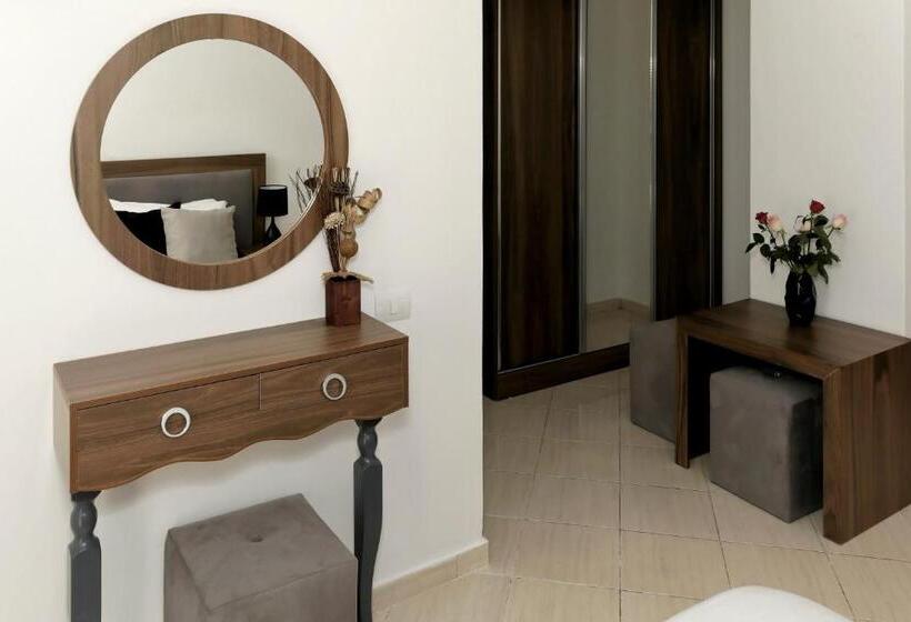 Camera Tripla Classica con Balcone, Villa Doka