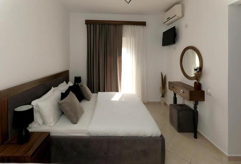 Camera Tripla Classica con Balcone, Villa Doka