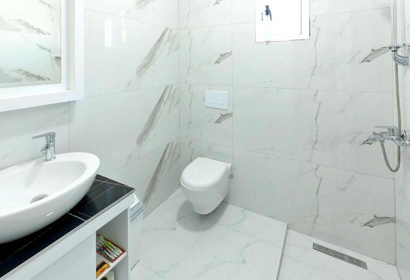 Camera Tripla Classica con Balcone, Villa Doka