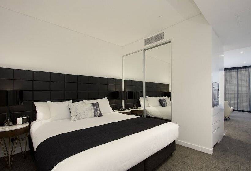 Студио Стандарт с Балконом, Silkari Suites At Chatswood