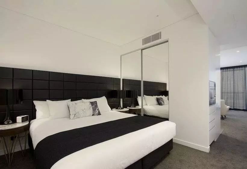 Standard-studio Parveke, Silkari Suites At Chatswood