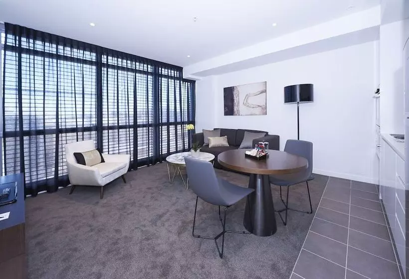 Standard-studio Parveke, Silkari Suites At Chatswood