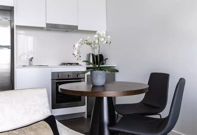 Standard-studio Parveke, Silkari Suites At Chatswood
